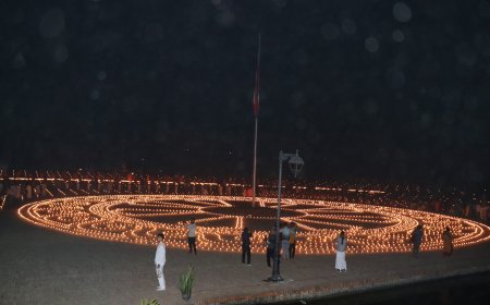 विश्व शान्तिका लागि लुम्बिनीमा ७ हजार दीप प्रज्वलन ।