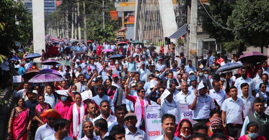 चाबी बोकेर काठमाडौं आउन विद्यालय कर्मचारीलाई निर्देशन