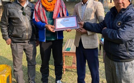 सञ्चारकर्मीद्धारा सशस्त्र  प्रहरी नायब उपरीक्षक विकास खतिवडा सम्मानित