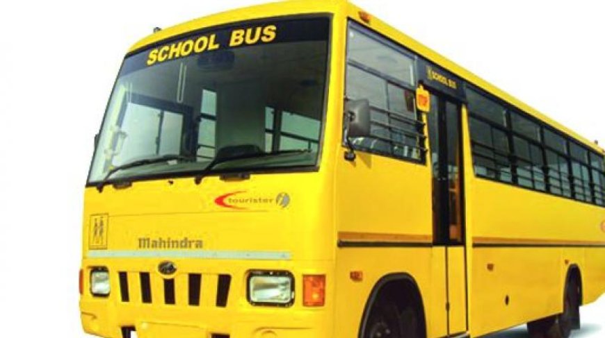 विद्यालय हाताभित्रै बसको ठक्करबाट बालिकाको ज्यान गयो